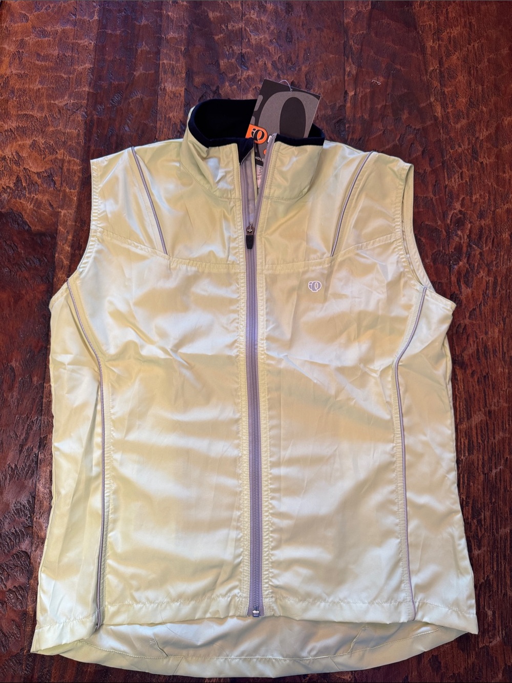 New with tags PEARL iZUMi Women’s Whisper Vest – Size Medium in soft lime